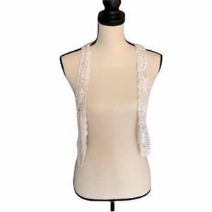 Forever 21 Off White Crochet Crop Sleeveless Vest Size Medium